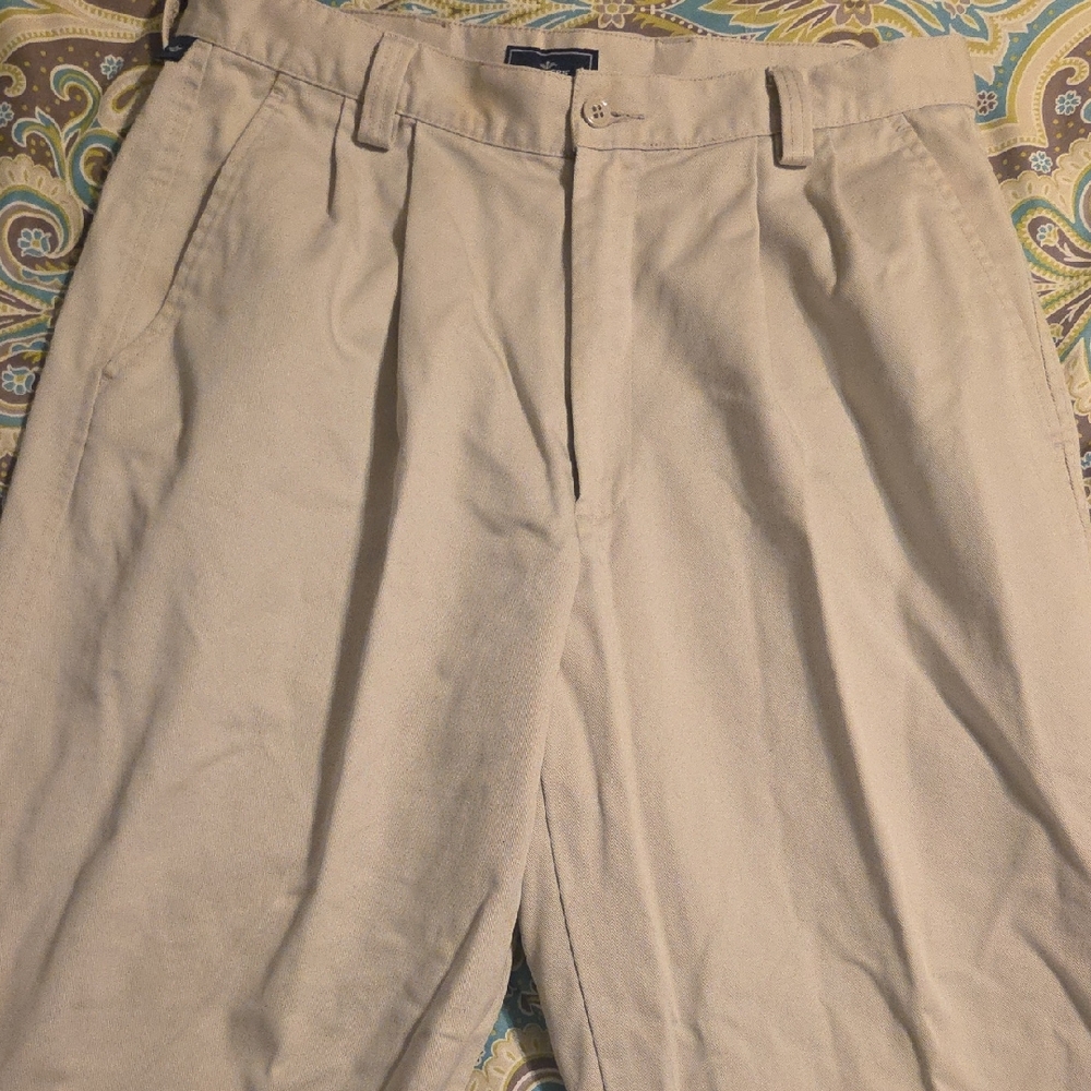 Dockers Men's Light Khaki Chinos